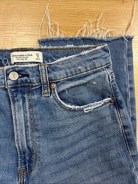 Abercrombie’s Women's Blue Raw-Hem Straight Jeans